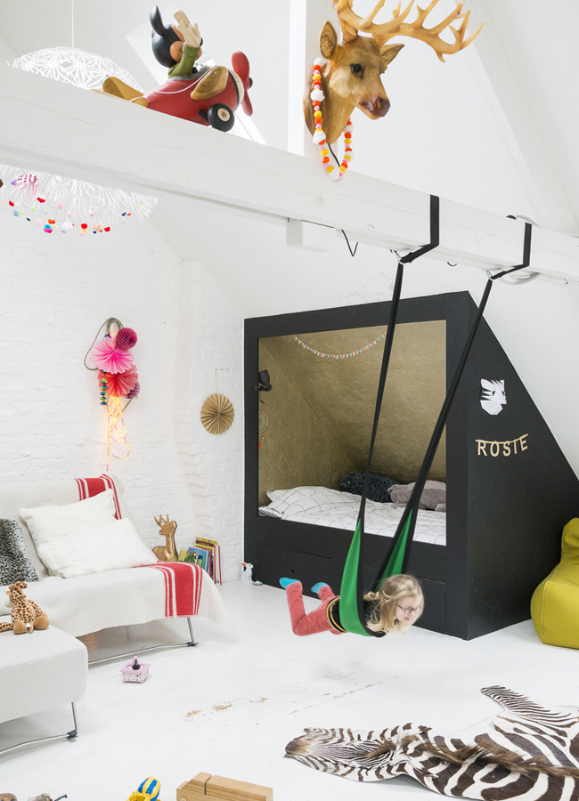 hide-in in girlsrooms