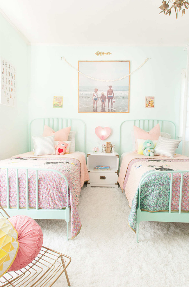 shared kidsroom without bunkbeds