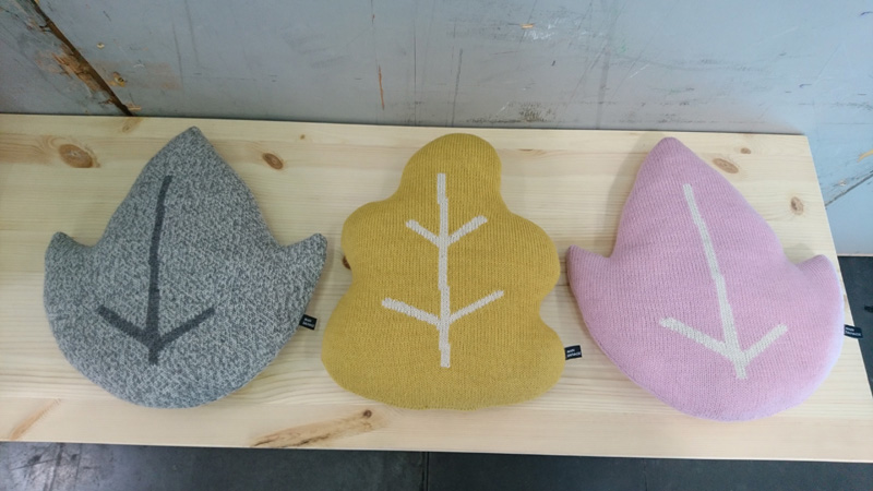 Main Sauvage cushions