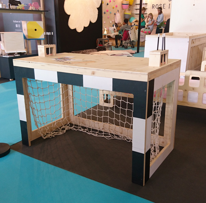 Xo-in-my -Room goal desk