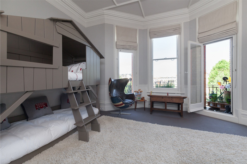boysroom with garden