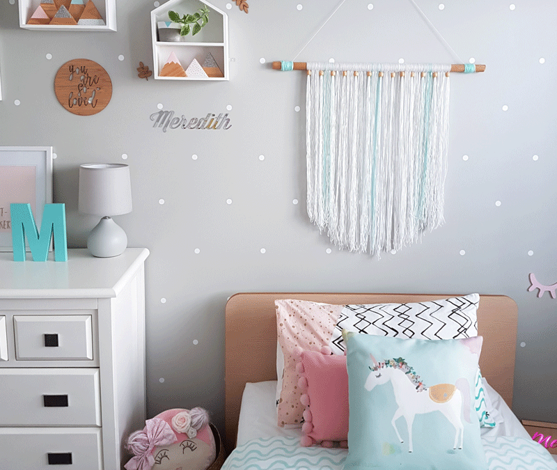 ROOMTOUR : MEREDITH’S PASTEL ROOM WITH HAPPY VIBES