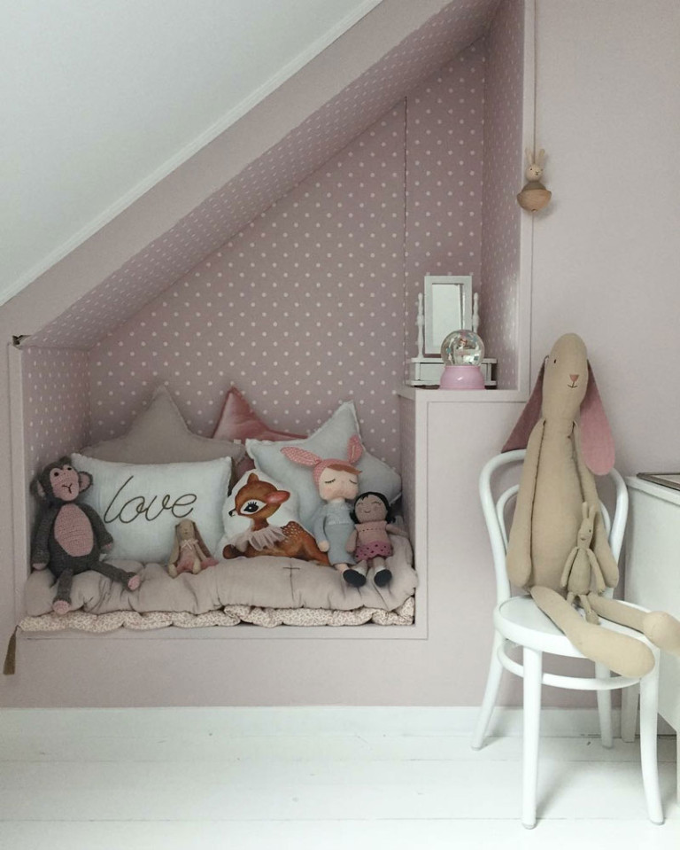 Designing a Cosy Reading Nook for the Kid's Room