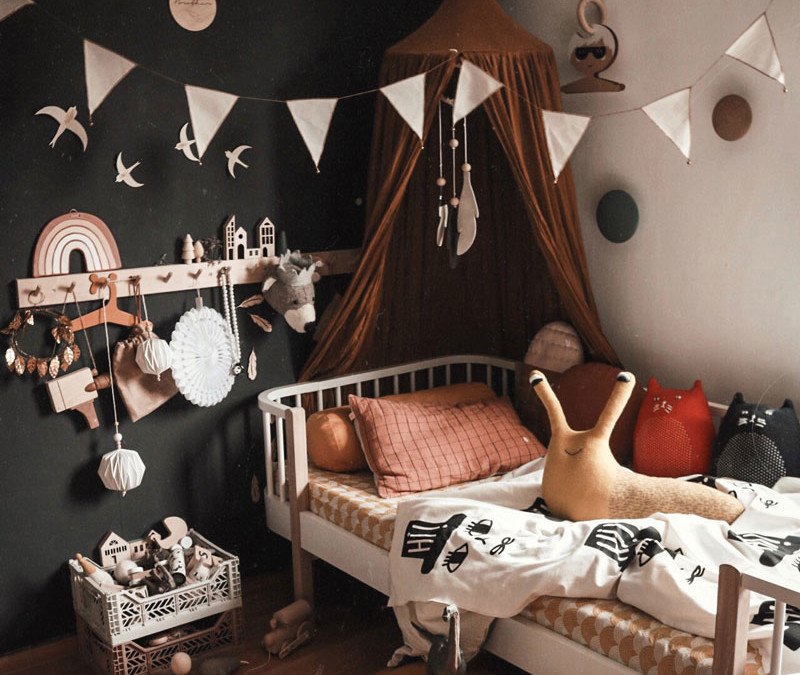 ROOMTOUR : BLACK WITH POPS OF COLOUR IN THE BEDROOM OF MILAN AND LUIS