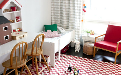 GIRLS’ ROOMS WITH RED ACCENTS