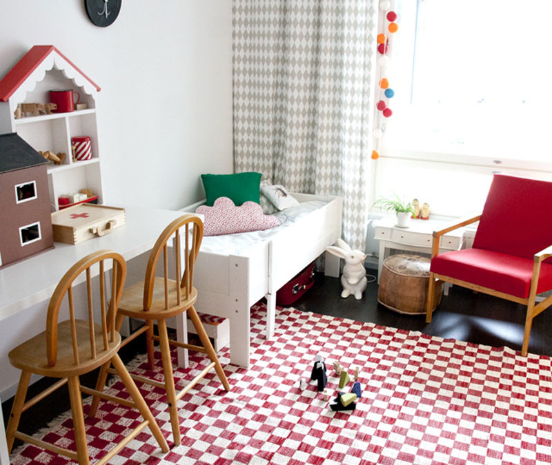 GIRLS’ ROOMS WITH RED ACCENTS