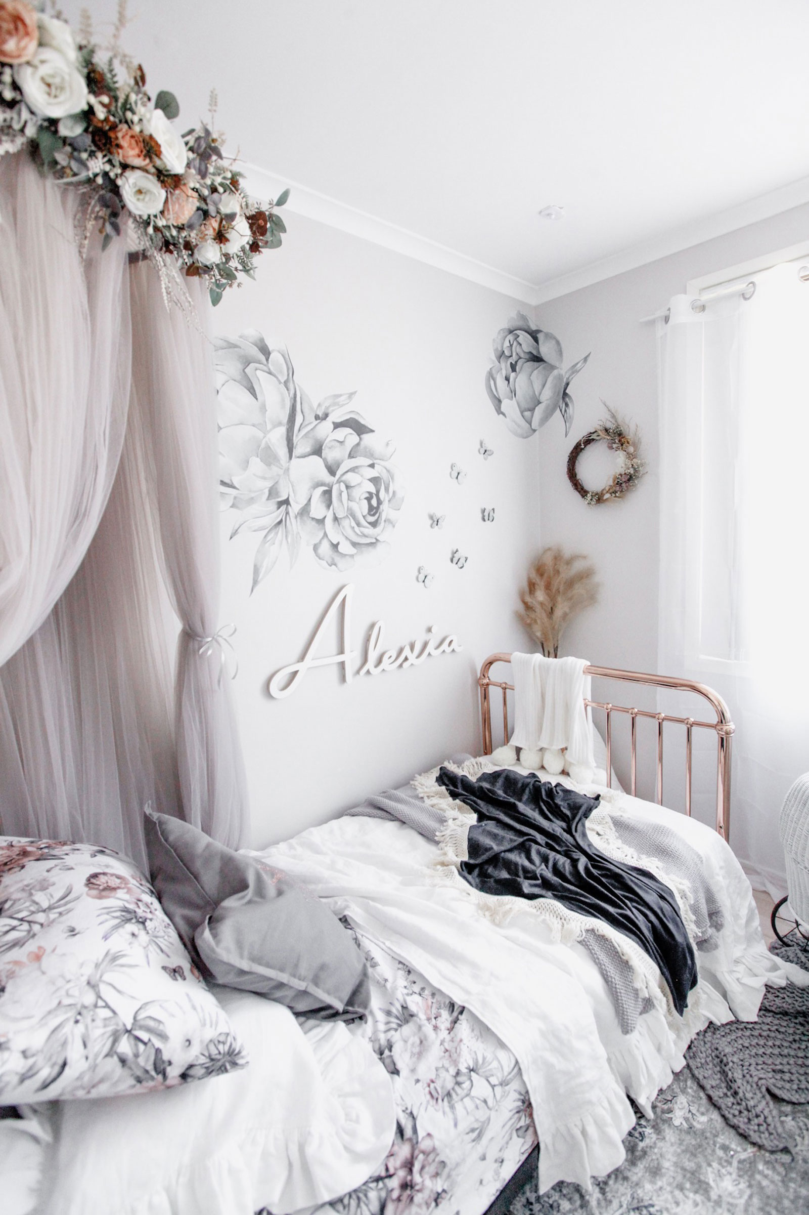 ROOMTOUR ALEXIA'S WHIMSICAL GREY BEDROOM WITH FLORALS Kids Interiors