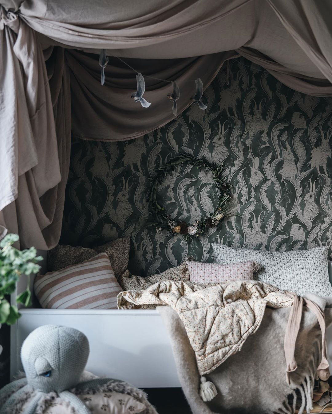 curtain canopy for kid's bed