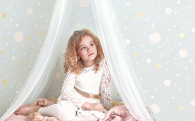 GIVEAWAY – WIN 3 ROLLS OF THE CONFETTI GOLD WALLPAPER FROM THE KIDS INTERIORS STORE