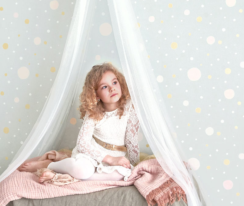 GIVEAWAY – WIN 3 ROLLS OF THE CONFETTI GOLD WALLPAPER FROM THE KIDS INTERIORS STORE