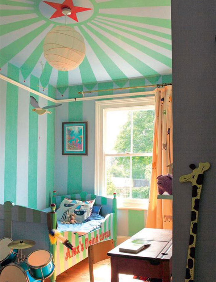 circus themed childrens' room